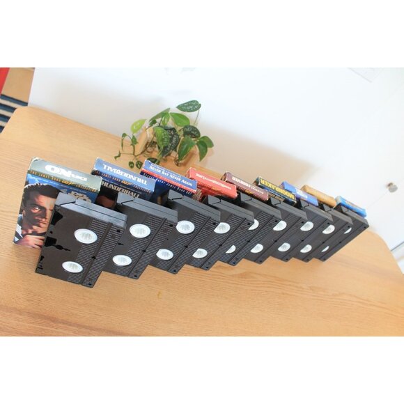 James Bond 007 VHS Colletction Lot of 9 - TESTED and WORKING. - Picture 17 of 17